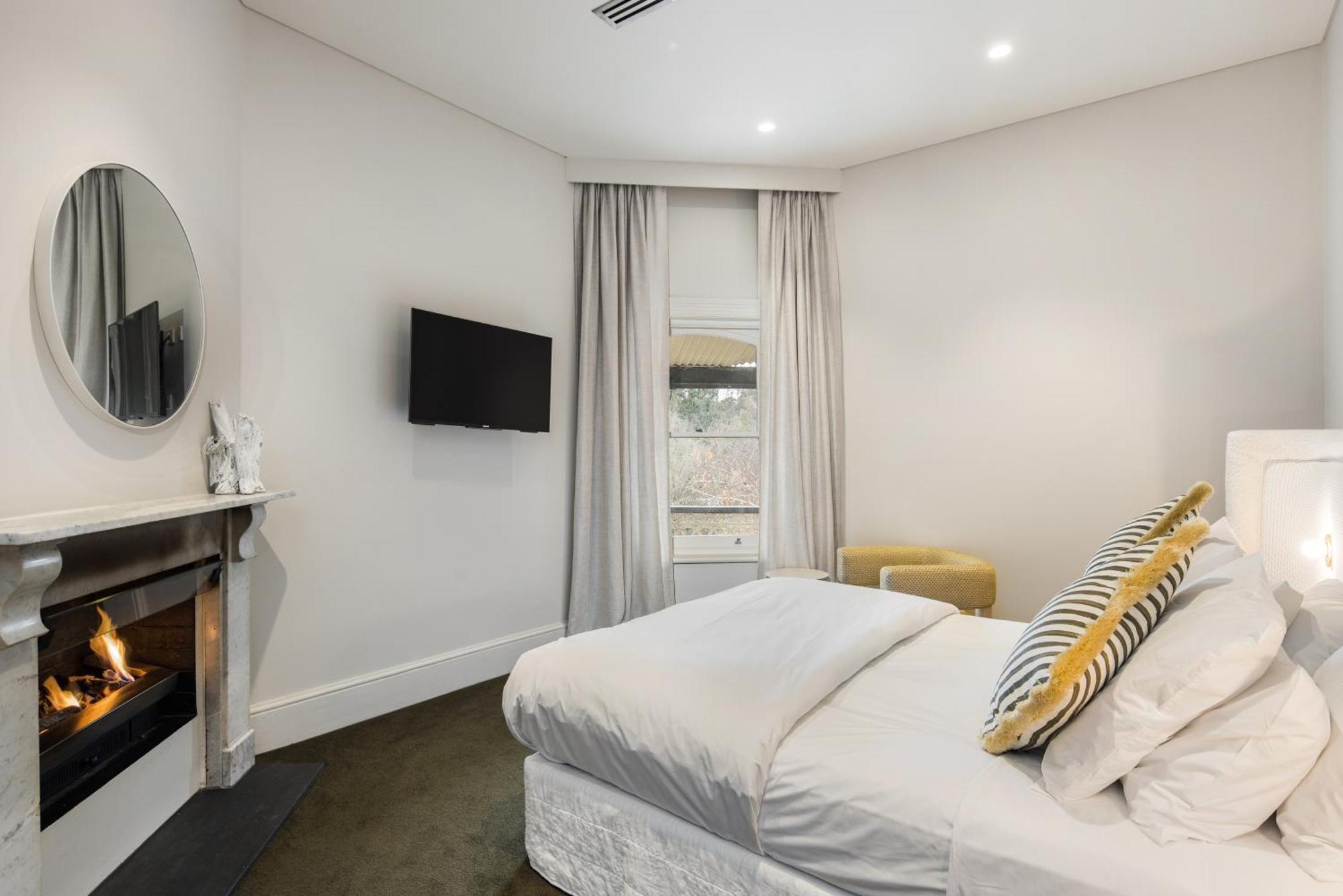 The Stirling Hotel Bagian luar foto