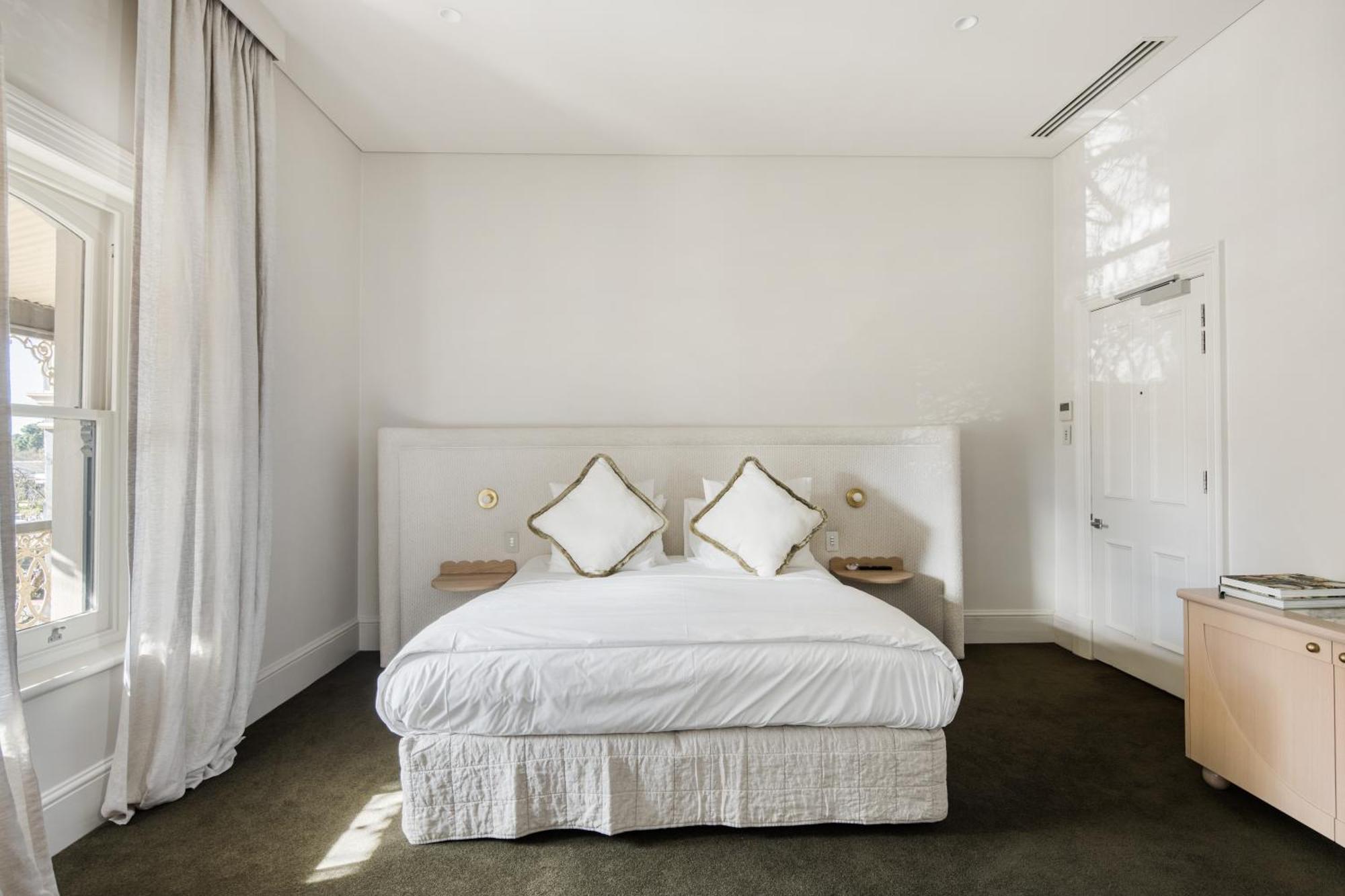 The Stirling Hotel Bagian luar foto