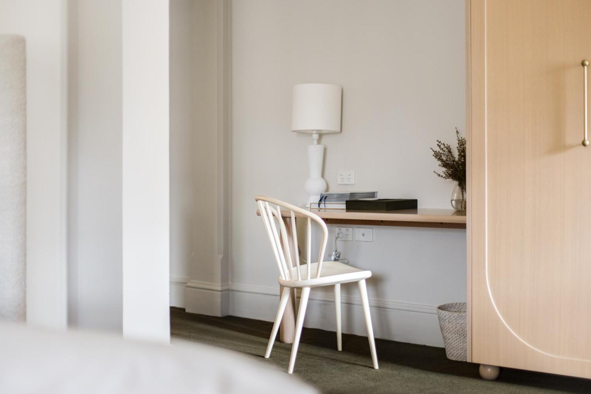The Stirling Hotel Bagian luar foto