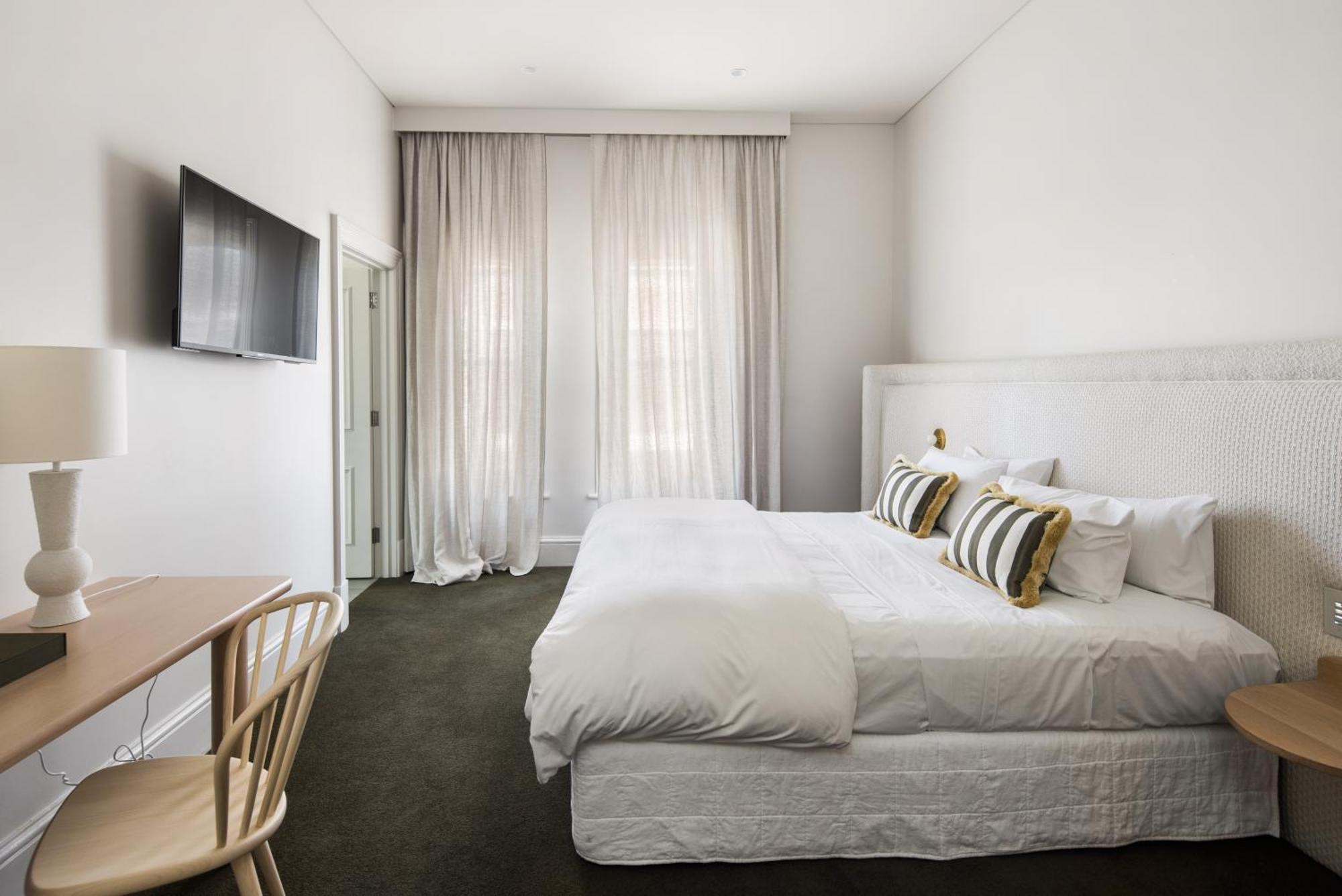 The Stirling Hotel Bagian luar foto