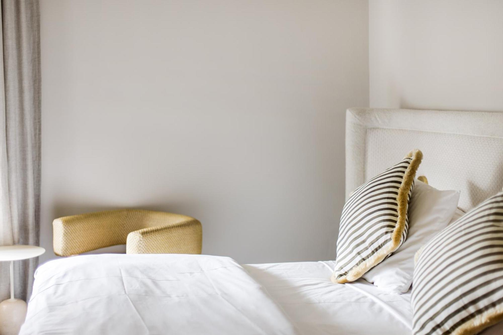 The Stirling Hotel Bagian luar foto