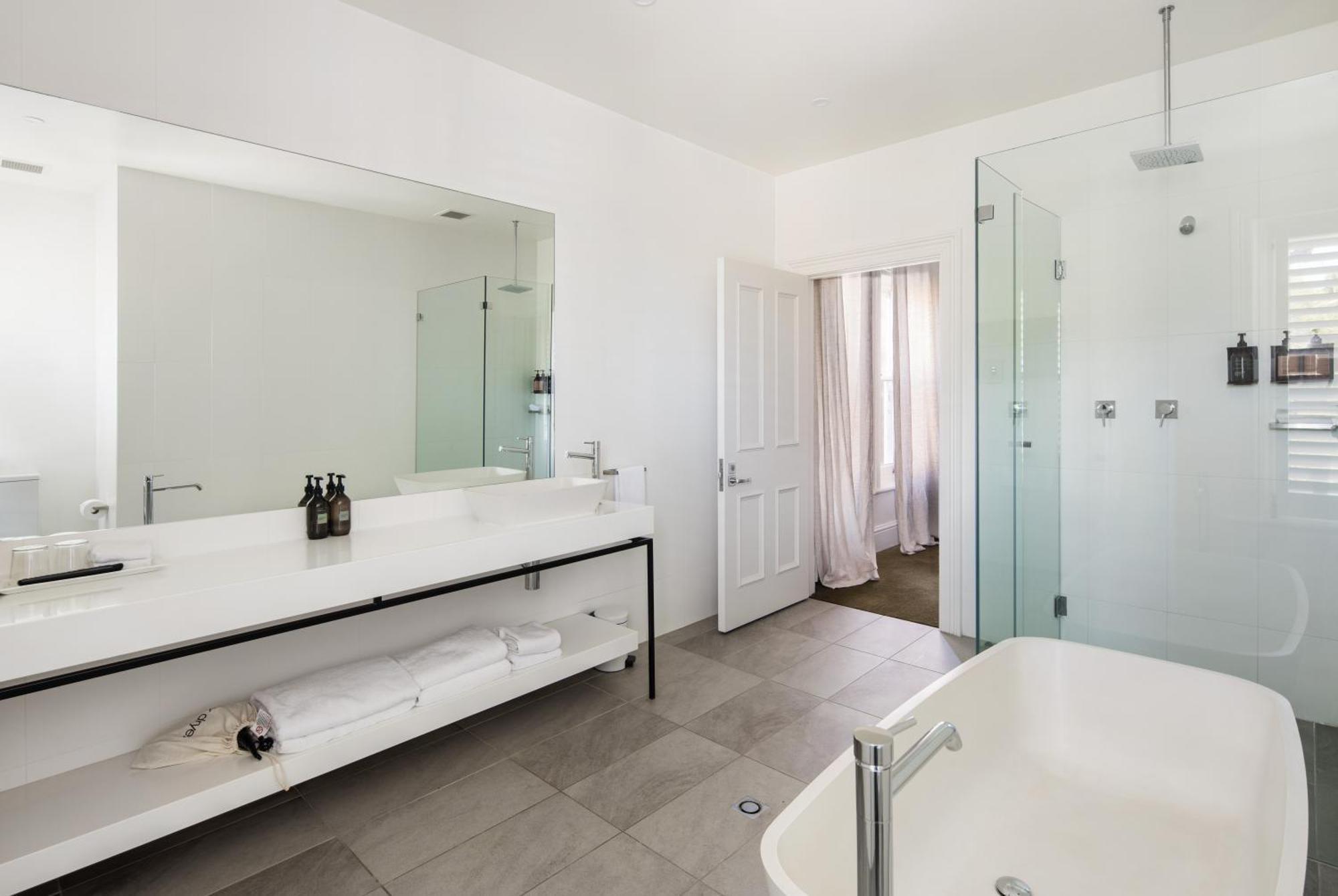 The Stirling Hotel Bagian luar foto