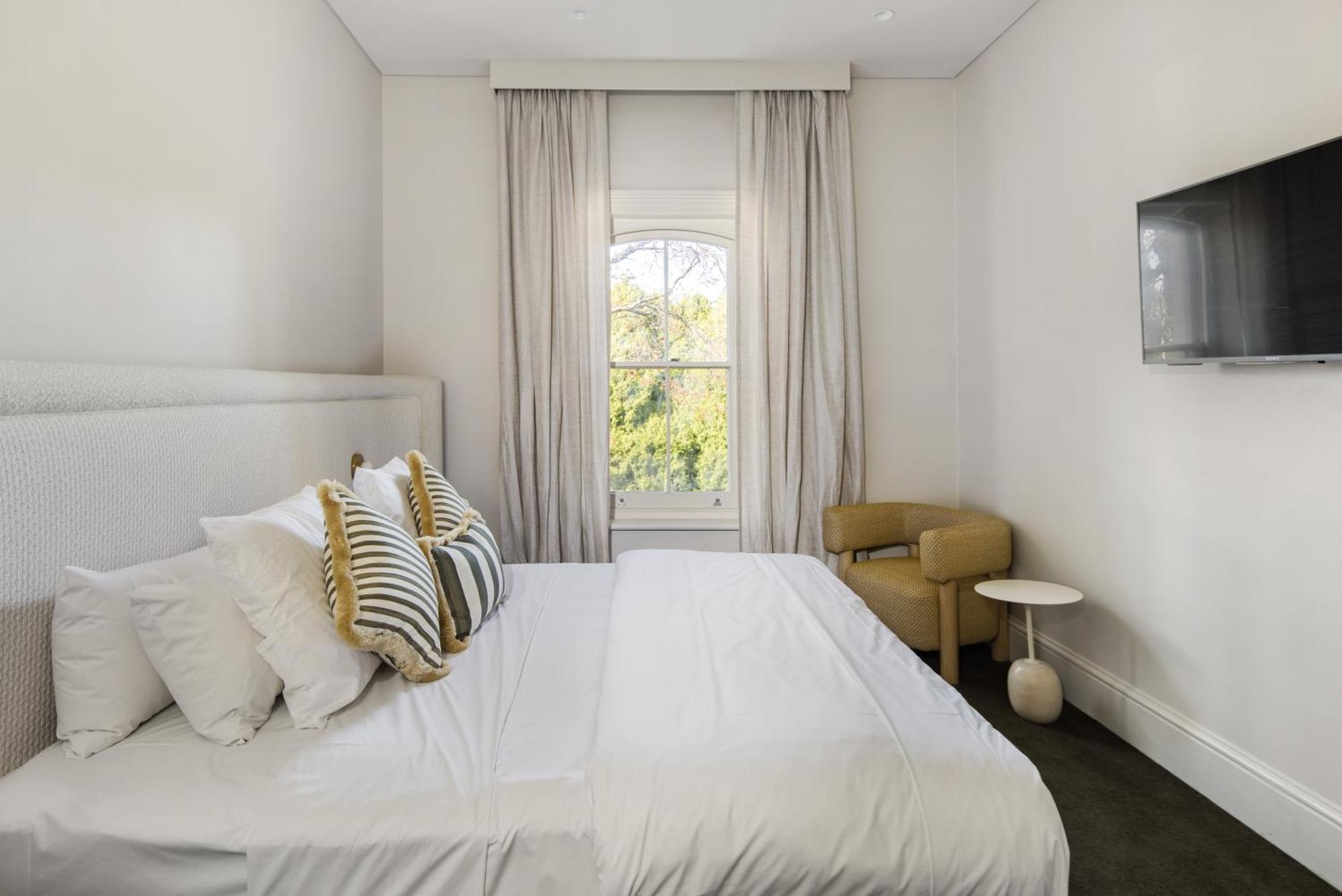 The Stirling Hotel Bagian luar foto