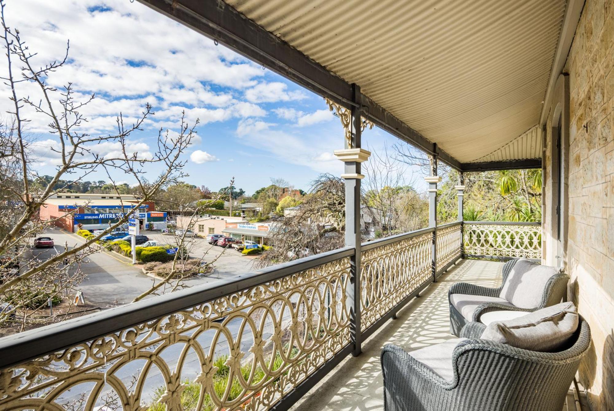 The Stirling Hotel Bagian luar foto